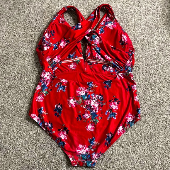 ModCloth XXL One Piece Floral Bathing Suit - Picture 4 of 10
